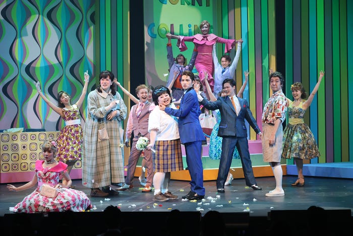 舞台「ヘアスプレー」より(提供写真)