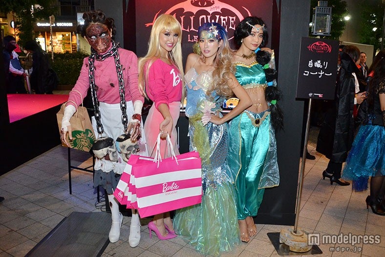 （左から）尾崎紗代子、水沢アリー、山本優希、小泉梓