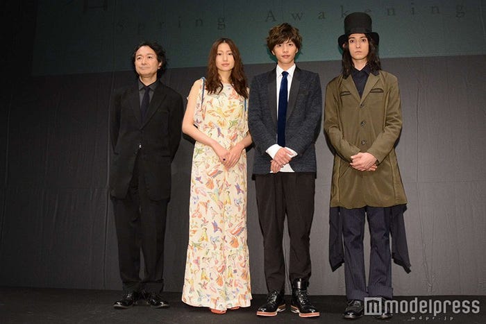 (左から)白井晃氏、大野いと、志尊淳、栗原類(C)モデルプレス