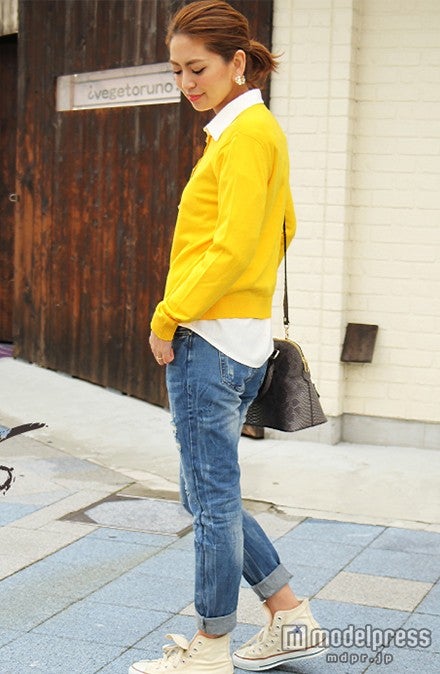 「ビジューボタン長袖カーディガン」イエロー7,900円 (税込 8,532 円) ／Photo by Sweet＆Sheep