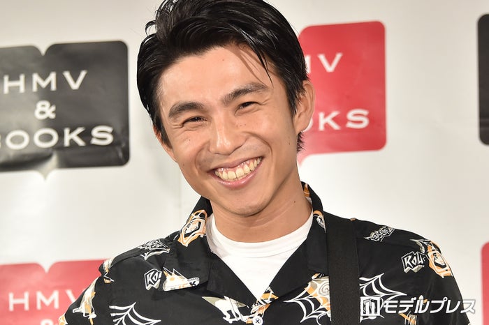 中尾明慶「妻から寝室を別にしたいとの申し出が」自宅での寝姿公開「思わず二度見した」「ベッドが大きい」と反響