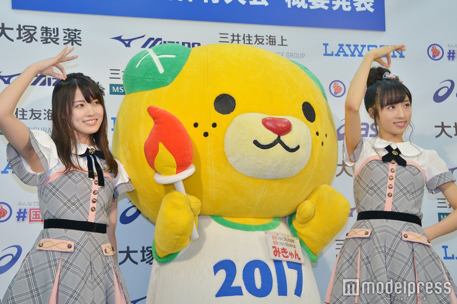 （左から）岡部麟、みきゃん、小栗有以 （C）モデルプレス