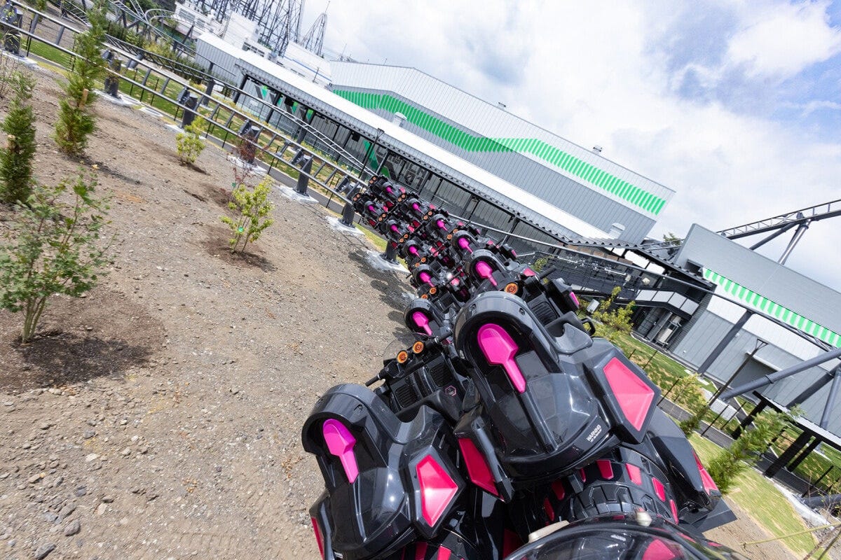 地面と平行になる感覚は「FUJIYAMA」を彷彿とさせます