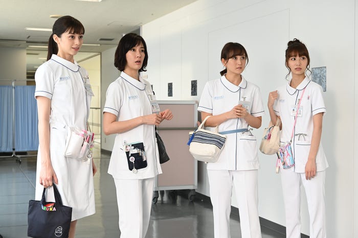 中条あやみ、水川あさみ、小松彩夏、山崎萌香(C)日本テレビ