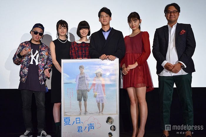 (左から)N.O.B.U!!!、松本若菜、荒川ちか、葉山奨之、古畑星夏、神村友征監督