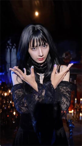 しなこ、黒髪姿でクールな雰囲気に激変「過去一似合ってる」「めちゃすき」と反響