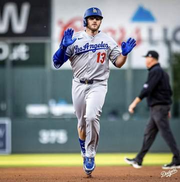 ドジャース2者連続弾で逆転 マンシー同点7号＆ロハスが今季1号で勝ち越し ロブレスキーの初回失点を直後に取り返す