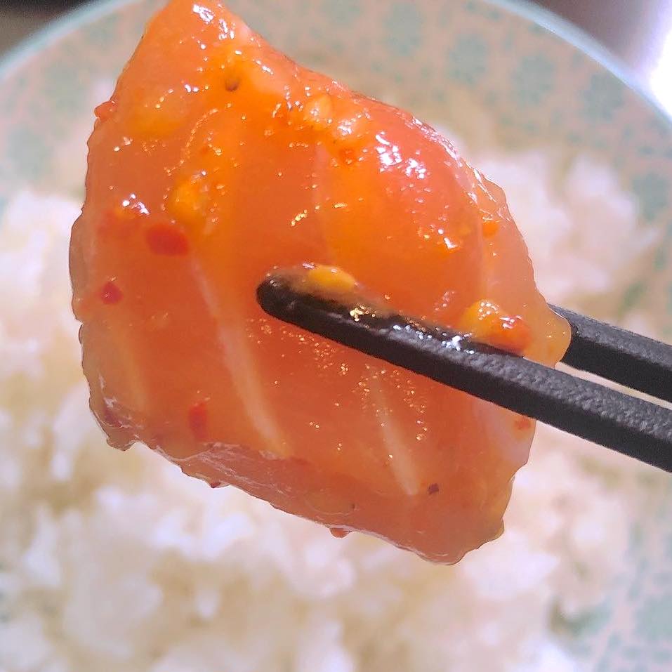 コストコで人気の ハワイアンサーモンポキ はおつまみにもおかずにもなる モデルプレス