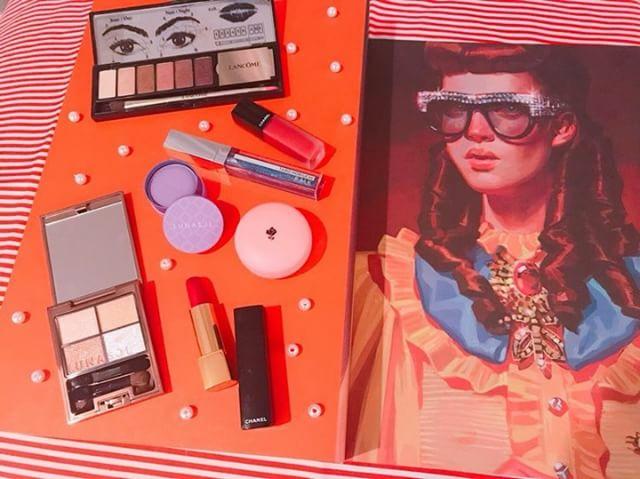 パープルメイク：明日花キララ私物使用コスメ（提供画像）