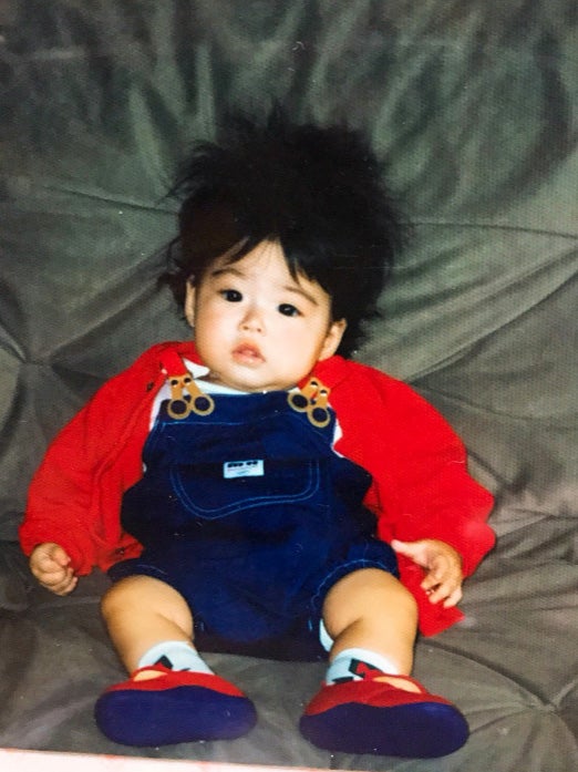 明日花キララ“イケメンすぎる父”との幼少期ショット再び「美形遺伝子すごい」の声