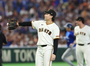 巨人 竹丸和幸がまさか 初回に先頭打者被弾→痛い2点目も失う ベンチに戻る際にはうつむいた左腕 負ければファーストS敗退の中、2回2失点無念の降板