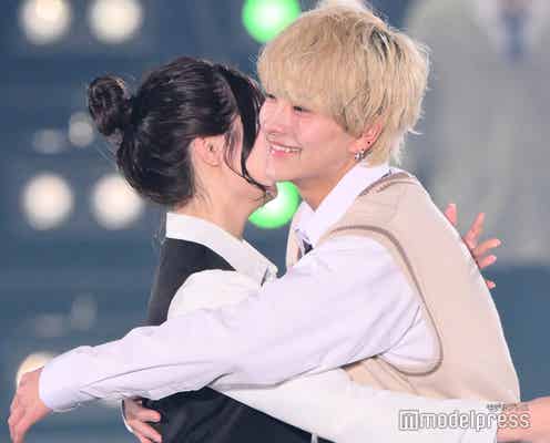「今日好き」“けんみあ”藤田みあ&中村健太朗カップル、ランウェイ上で大胆頬キス【関コレ2025S/S】