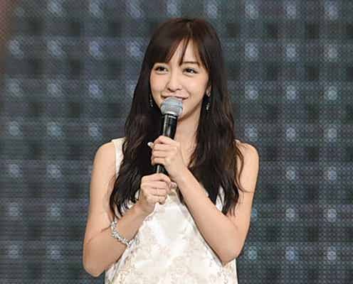 板野友美、黒髪で初ランウェイ 神戸コレクションに降臨<神戸コレクション2015S/S>