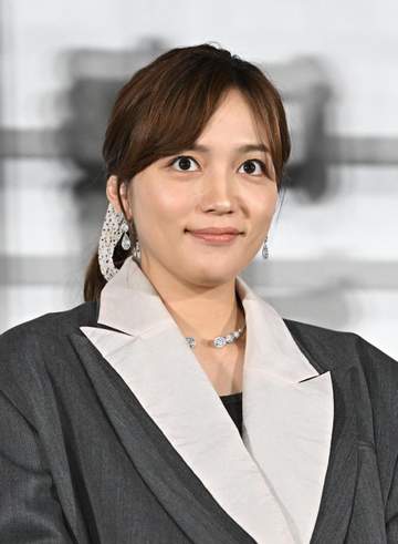 妊娠中の川口春奈 ふっくらおなか 上着越しでも分かる衣装で登場 「誰かの希望、光にきっとなる」主演映画舞台あいさつ