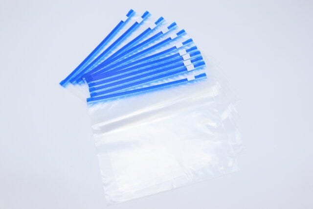 ジィーっと音が出るスライダーフリーザーバッグ(Mサイズ) 11枚入り ジィーっと音が出るスライダーフリーザーバッグ(Mサイズ) 11枚入り