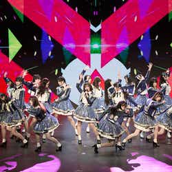 モデルプレス - AKB48 Team SH、デビュー曲リリースへ メンバー21名でパフォーマンス披露