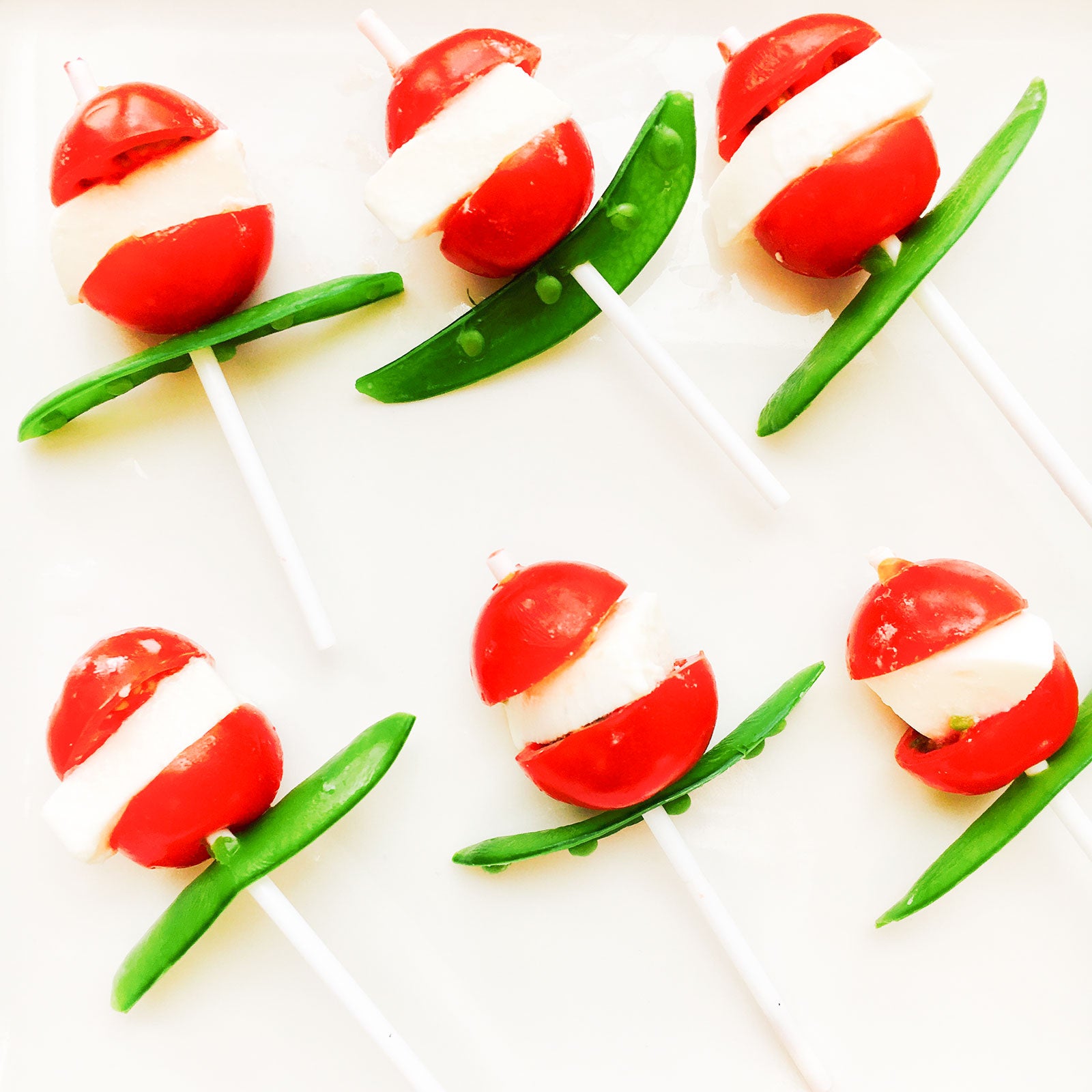 手順3：彩りよくスティックに刺します（C）モデルプレス