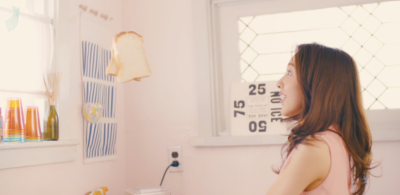 板野友美「#いいね！」MVより（提供画像）