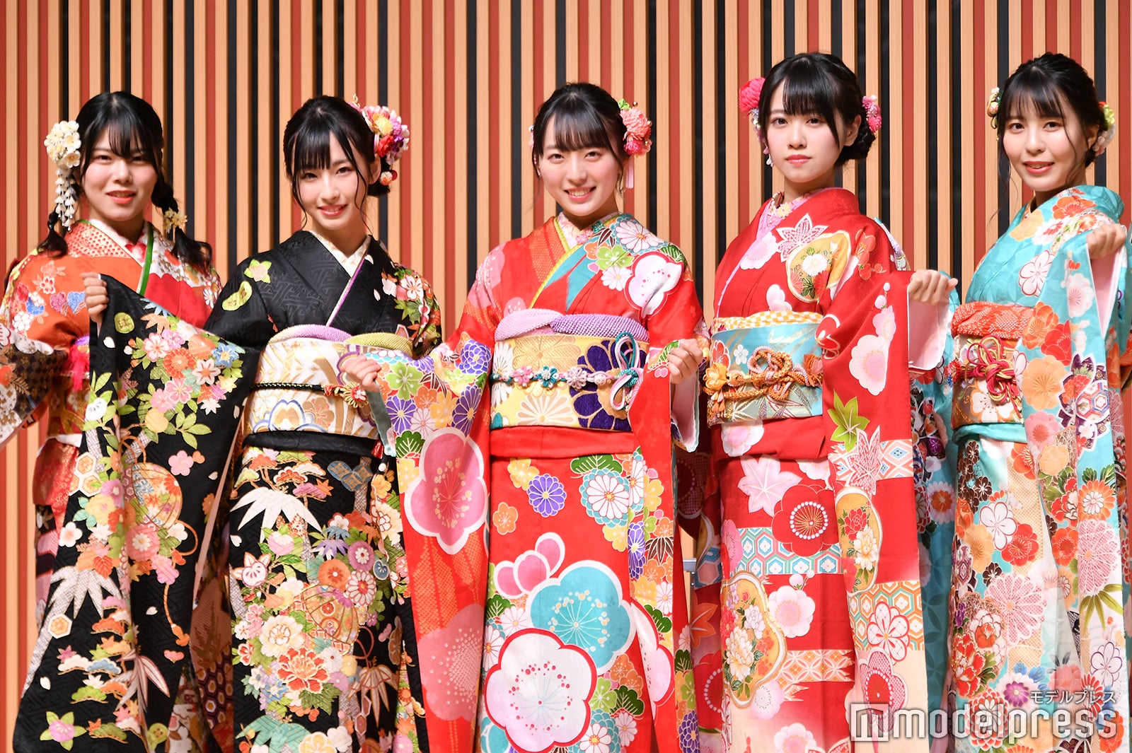 （左から）矢野帆夏、沖侑果、今村美月、中村舞、谷口茉妃菜（C）モデルプレス