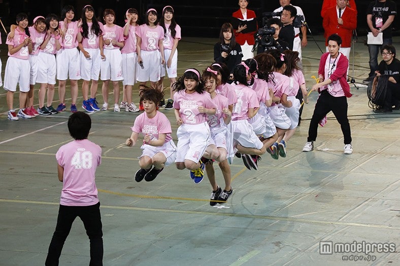 チームA、大縄跳びで大苦戦？／（C）AKS