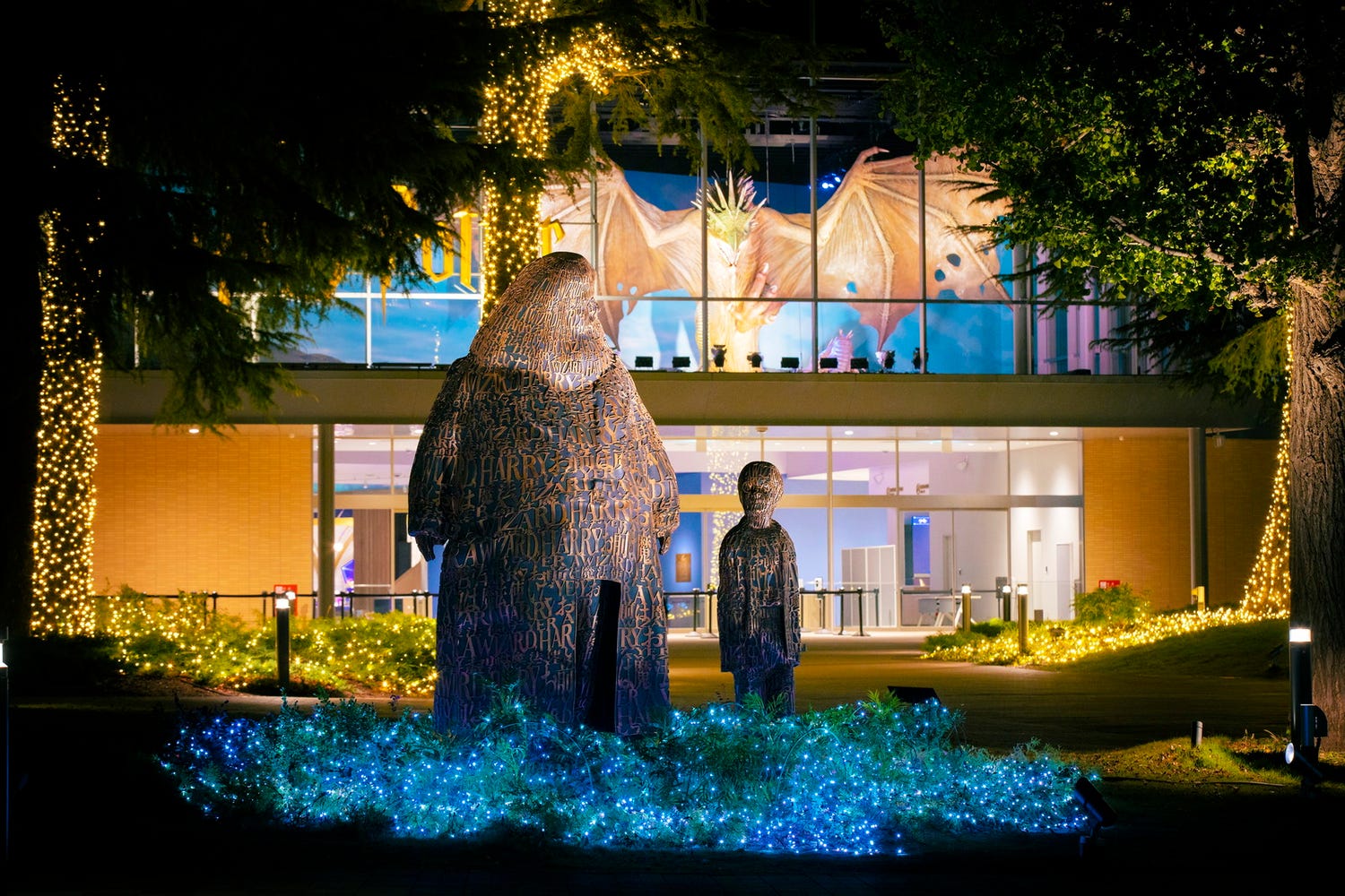 スタジオツアー東京に初のクリスマス到来!特別ライトアップ&“忍びの地図”パイなど限定フード