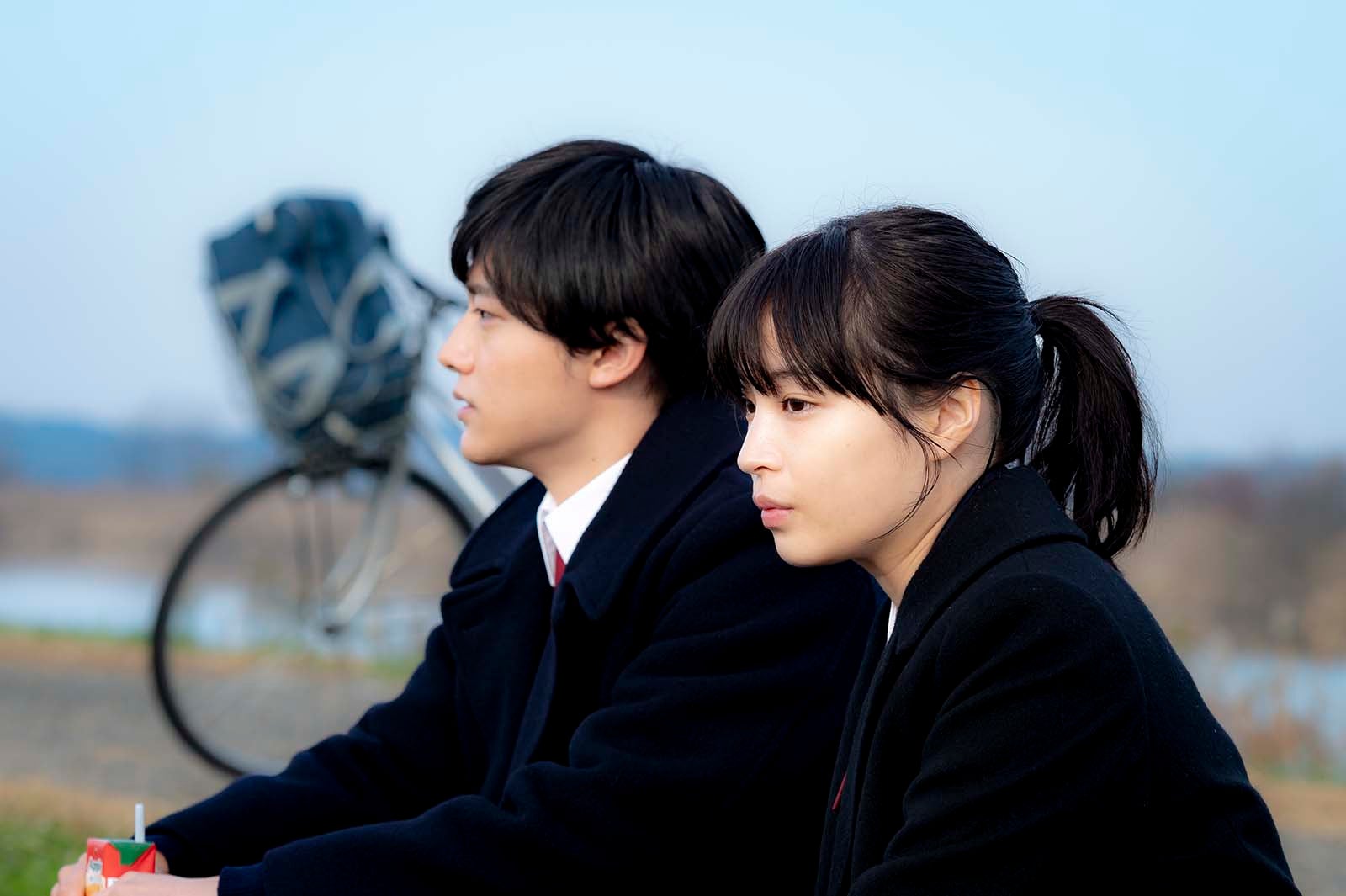 櫻井海音、広瀬すず／「夕暮れに、手をつなぐ」第1話より（C）TBS