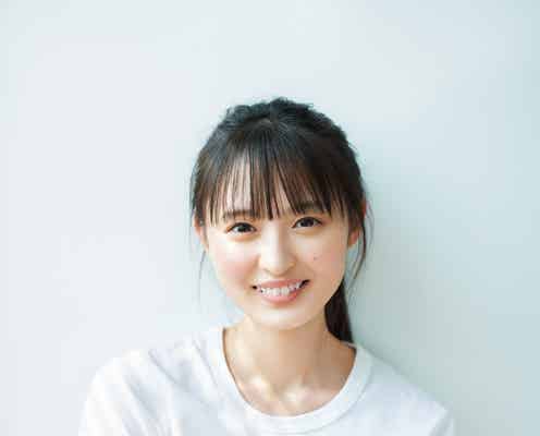 乃木坂46遠藤さくら、美脚覗く フレッシュな笑顔溢れる