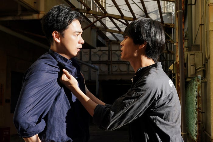 成田凌、萩原利久「降り積もれ孤独な死よ」第1話より(C)日本テレビ