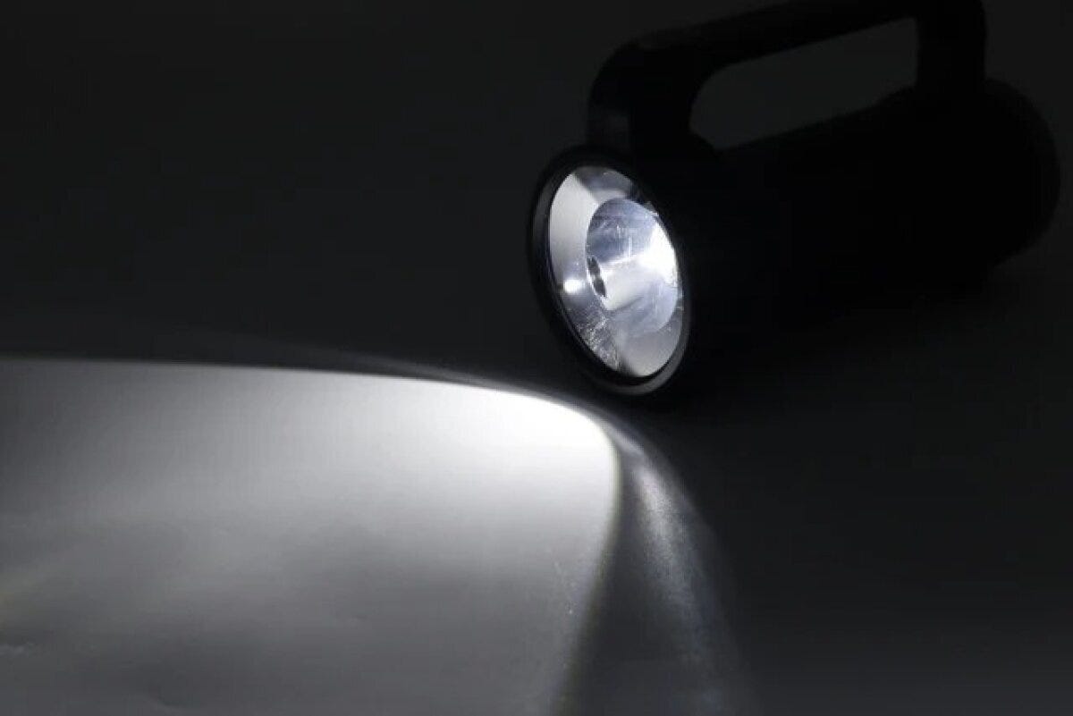 ダイソー　LED強力ライト　光量