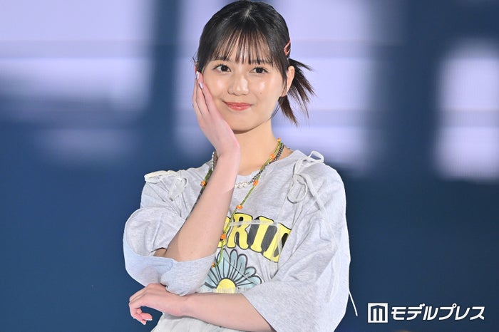 日向坂46小坂菜緒、ルームウェア姿で美脚スラリ「スタイル良い」「女神」の声