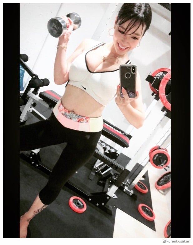 紅蘭、妊娠7ヶ月のお腹披露 “妊婦トレーニング”明かす