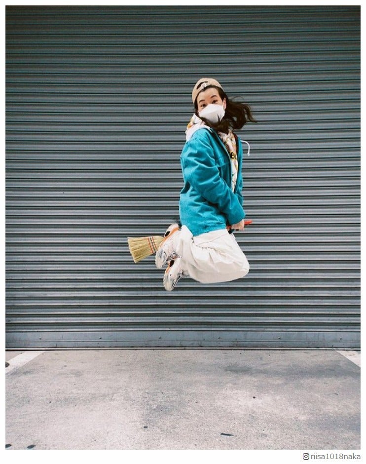 仲里依紗＆中尾明慶、お揃い“ほうきショット”でショッピング報告