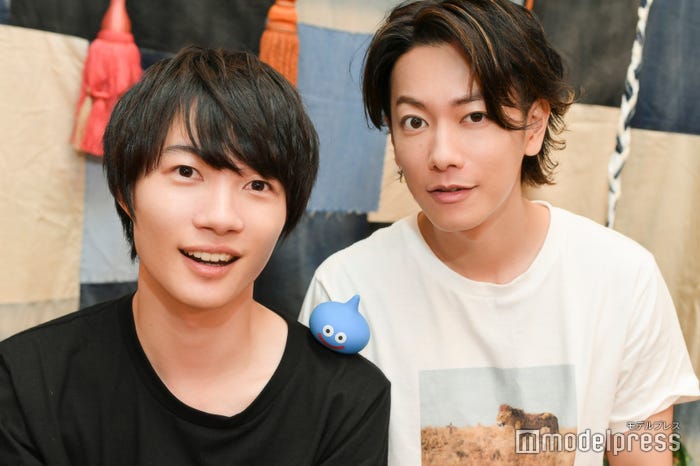 神木隆之介、スラりん、佐藤健 (C)モデルプレス