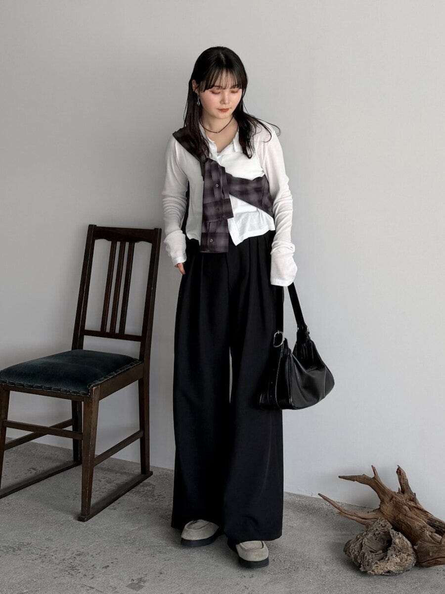 黒ワイドパンツ コーデ 黒ワイドパンツコーデ5