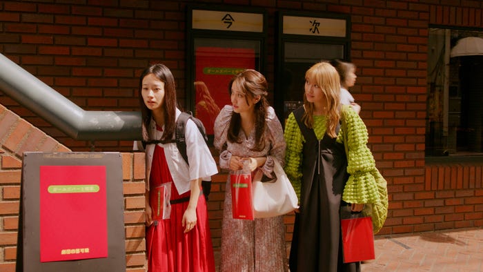 藤間爽子、谷まりあ、桜井玲香「つづ井さん」最終話(C)つづ井/文藝春秋/「つづ井さん」製作委員会