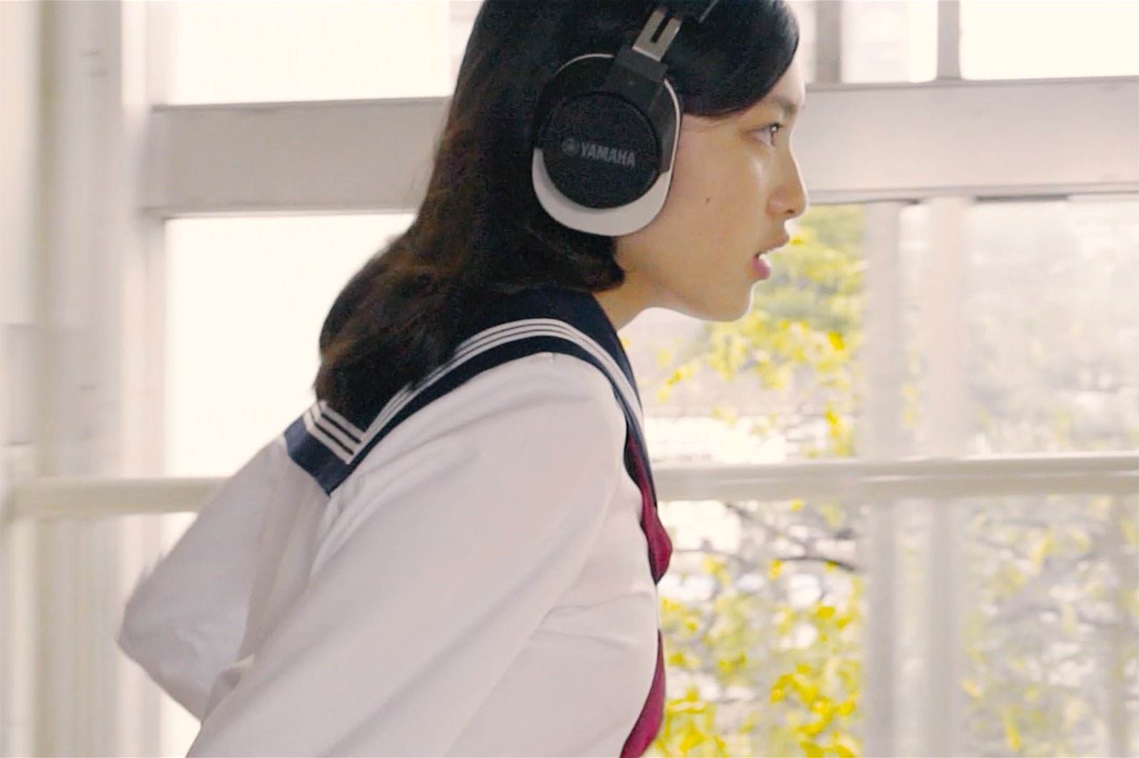 透明感溢れるすっぴんで全力疾走！注目のJK・北村優衣が美しい