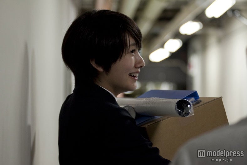 波瑠／NTT ドコモ「dマーケット BOOKストア」新TVCM「新社会人のきみへ」編メイキングショット