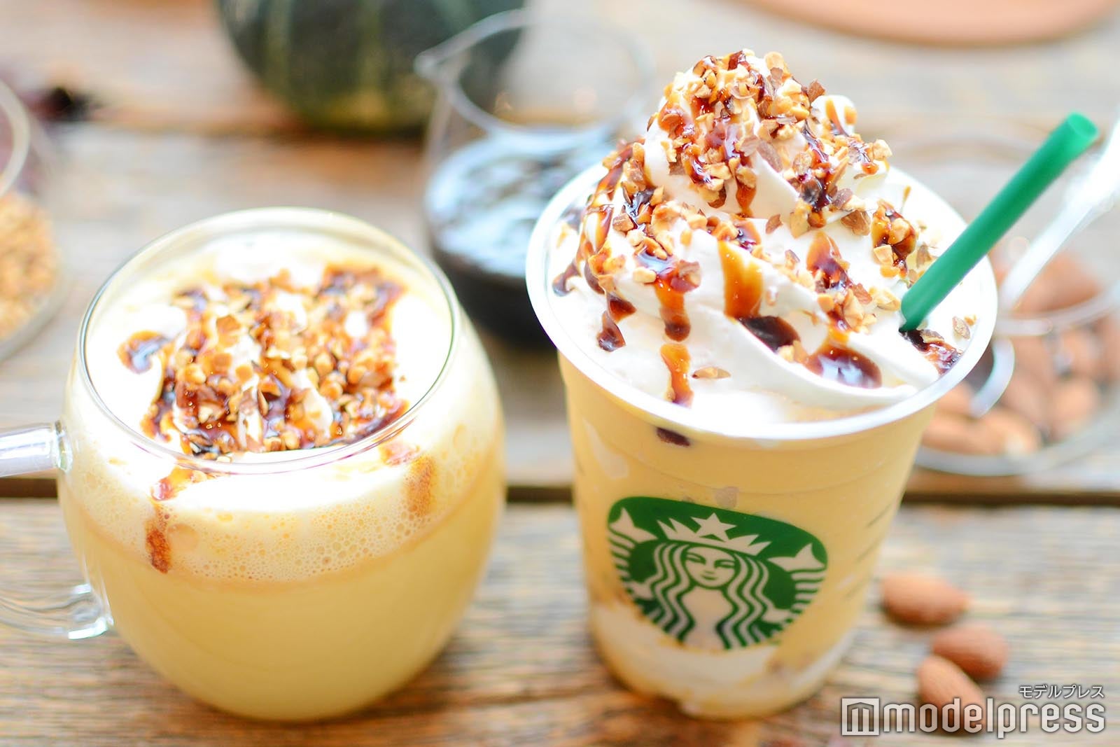 トップにはホイップクリーム×アーモンド×カラメルソース （C）モデルプレス