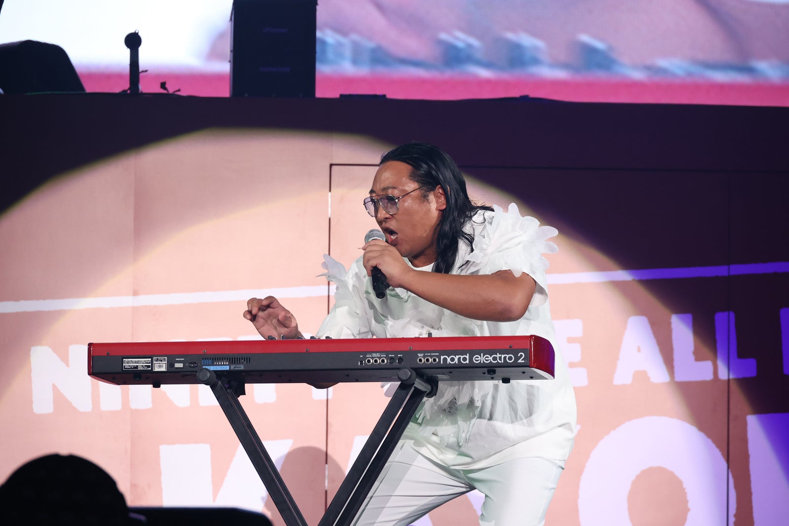 秋山竜次「ニッポン放送開局70周年記念ナインティナインのオールナイトニッポン歌謡祭」（提供写真）