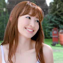 小嶋陽菜/「PEACH JOHN」の新商品「ドリームブラ」ショートムービーより