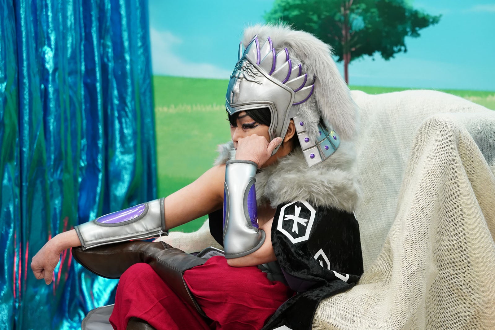 人気アクション漫画の闇商人のコスプレをした有名人（C）日本テレビ