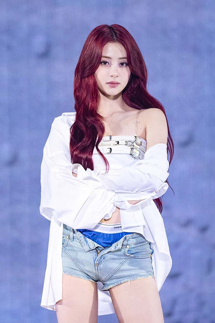 HUH YUNJIN(P)&(C)SOURCE MUSIC