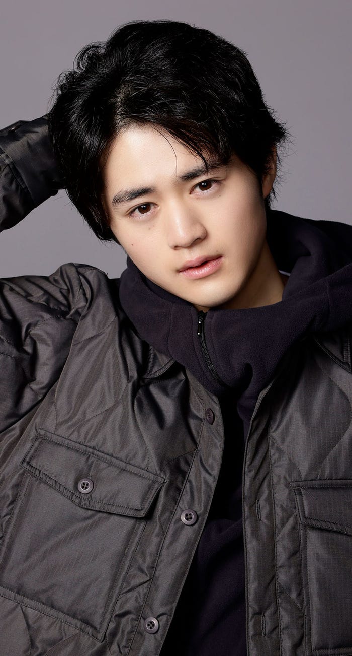 鈴鹿央士(C)「闇バイト家族」製作委員会