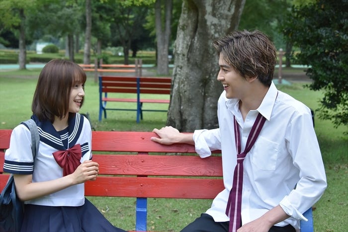 中村ゆりか、甲斐翔真(C)エイベックス通信放送/フジテレビジョン