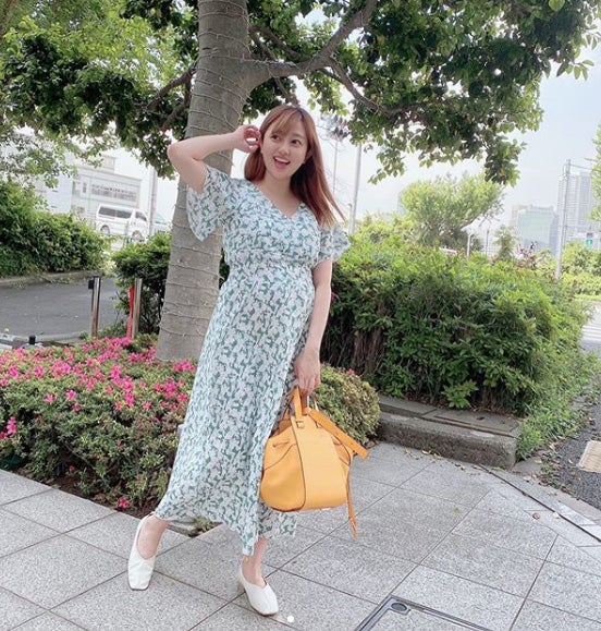 第1子妊娠中の菊地亜美、ふっくらお腹ショットに注目集まる「大きくなってきた」