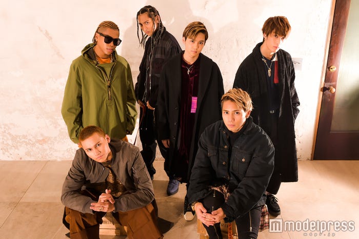 THE RAMPAGE from EXILE TRIBE(前列左から)龍、神谷健太(後列左から)LIKIYA、鈴木昂秀、吉野北人、藤原樹のインタビューもチェック(C)モデルプレス