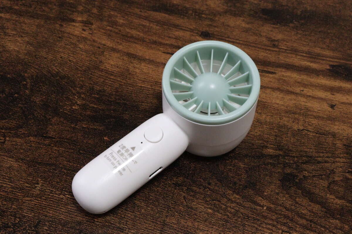 ダイソーのポータブルミニファン