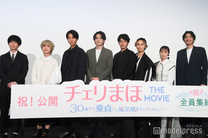 (左から)風間太樹監督、ゆうたろう、浅香航大、町田啓太、赤楚衛二、草川拓弥、佐藤玲、鈴之助 (C)モデルプレス