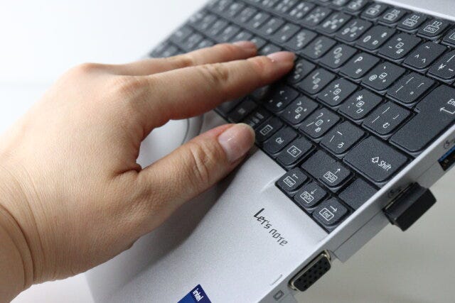 折りたたみ式PC・タブレットスタンド（ホワイト）　角度
