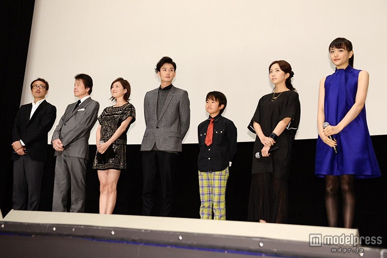 （左より）平川雄一朗監督、鹿賀丈史、広末涼子、岡田将生、巨勢竜也、木南晴夏、松井愛莉